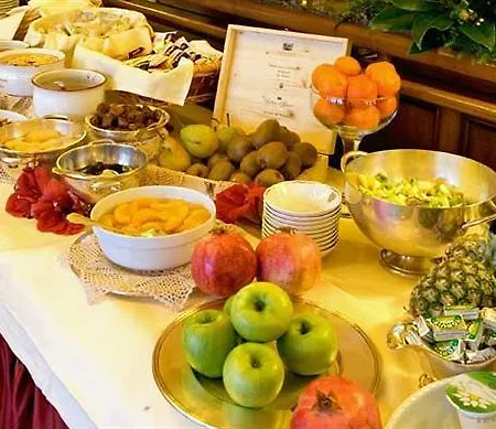 Hotel Vis A Vis 4*