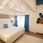 Szálloda Vis A Vis 4*