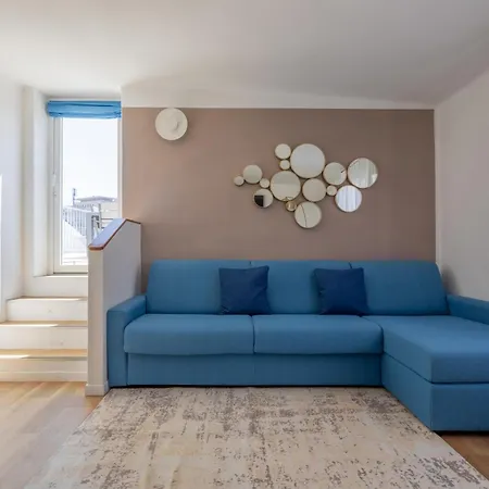 Vis A Vis ホテル トリエステ