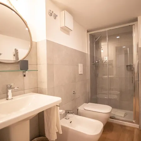 Vis à Vis Hotel Triëst