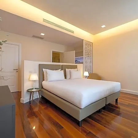 Vis A Vis Hotel 4*