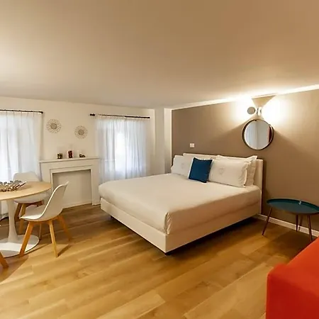 Vis à Vis 4*